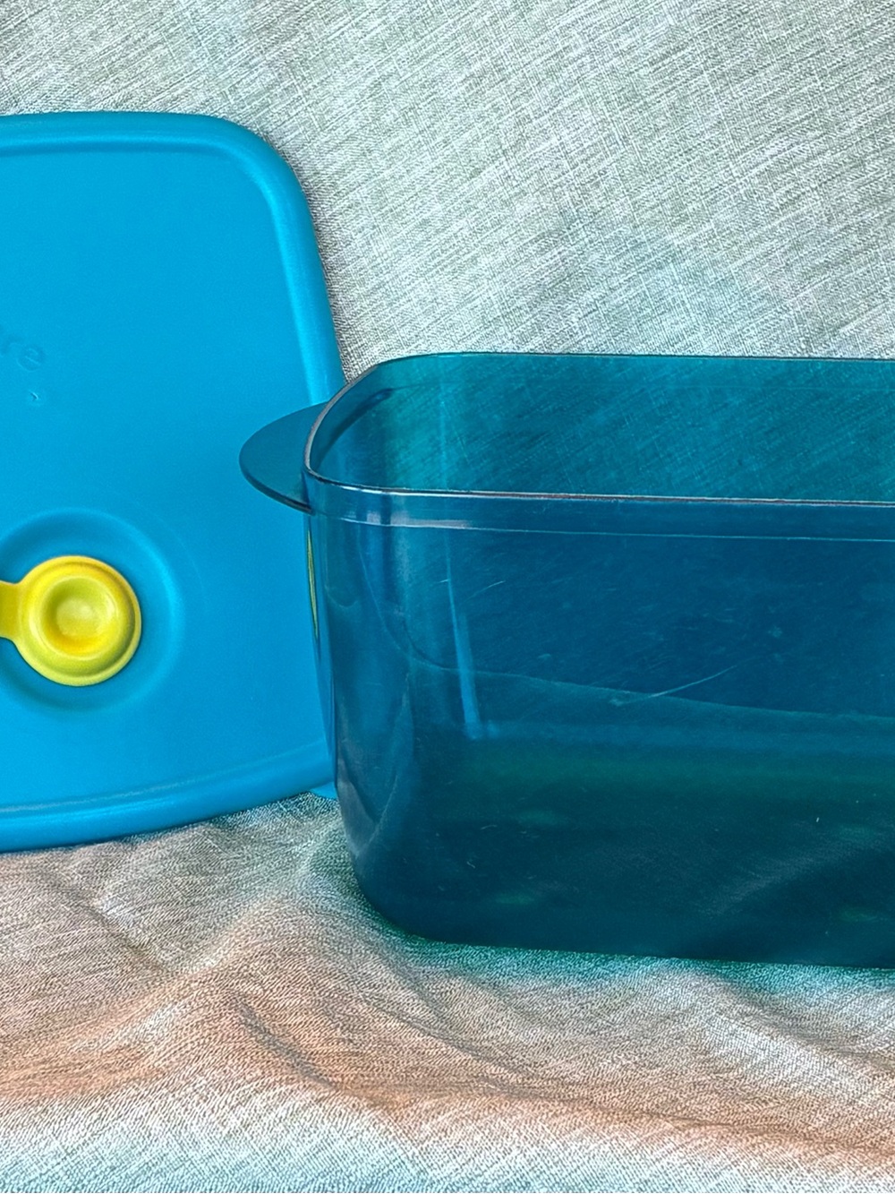 Tupperware Vent N Serve Medium Microwave Container w/Lid